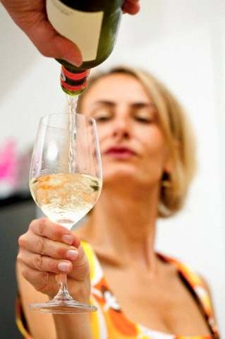Cada vez mayores tasas de consumo de alcohol entre la población femenina