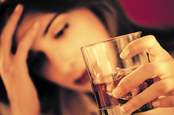 Charla sobre el alcoholismo en la mujer