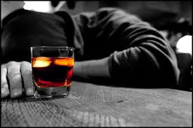 El alcoholismo y su reincidencia en las personas en paro